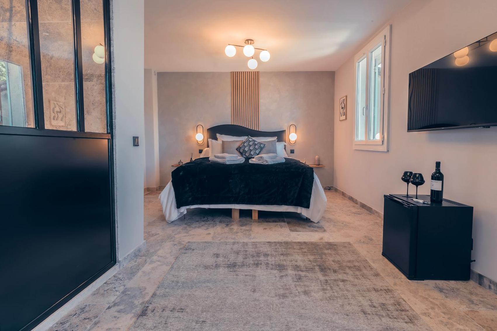 Les Suites De L'Etang Cucuron Luaran gambar