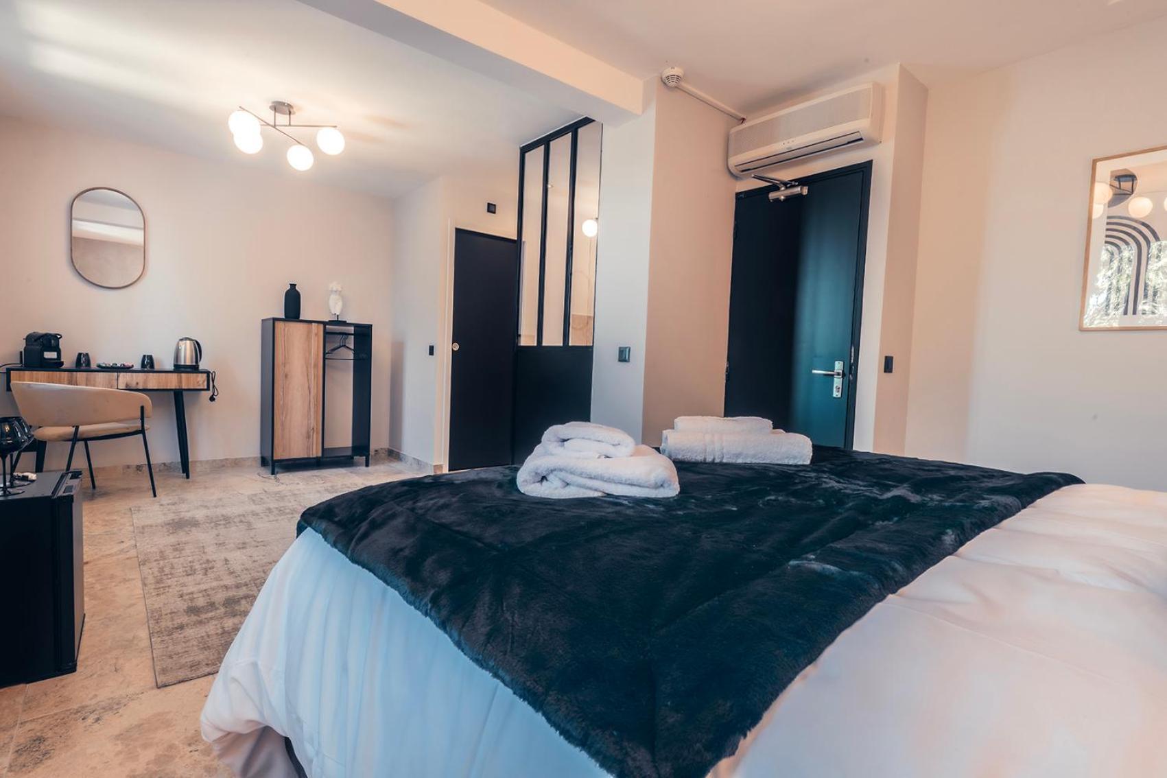 Les Suites De L'Etang Cucuron Luaran gambar