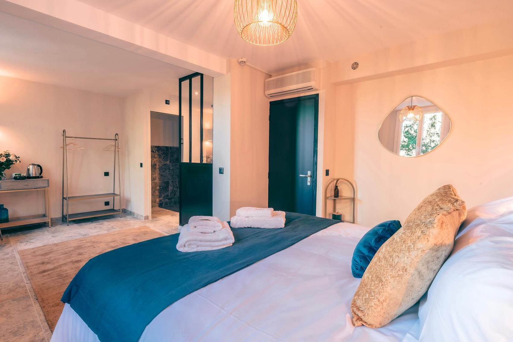 Les Suites De L'Etang Cucuron Luaran gambar