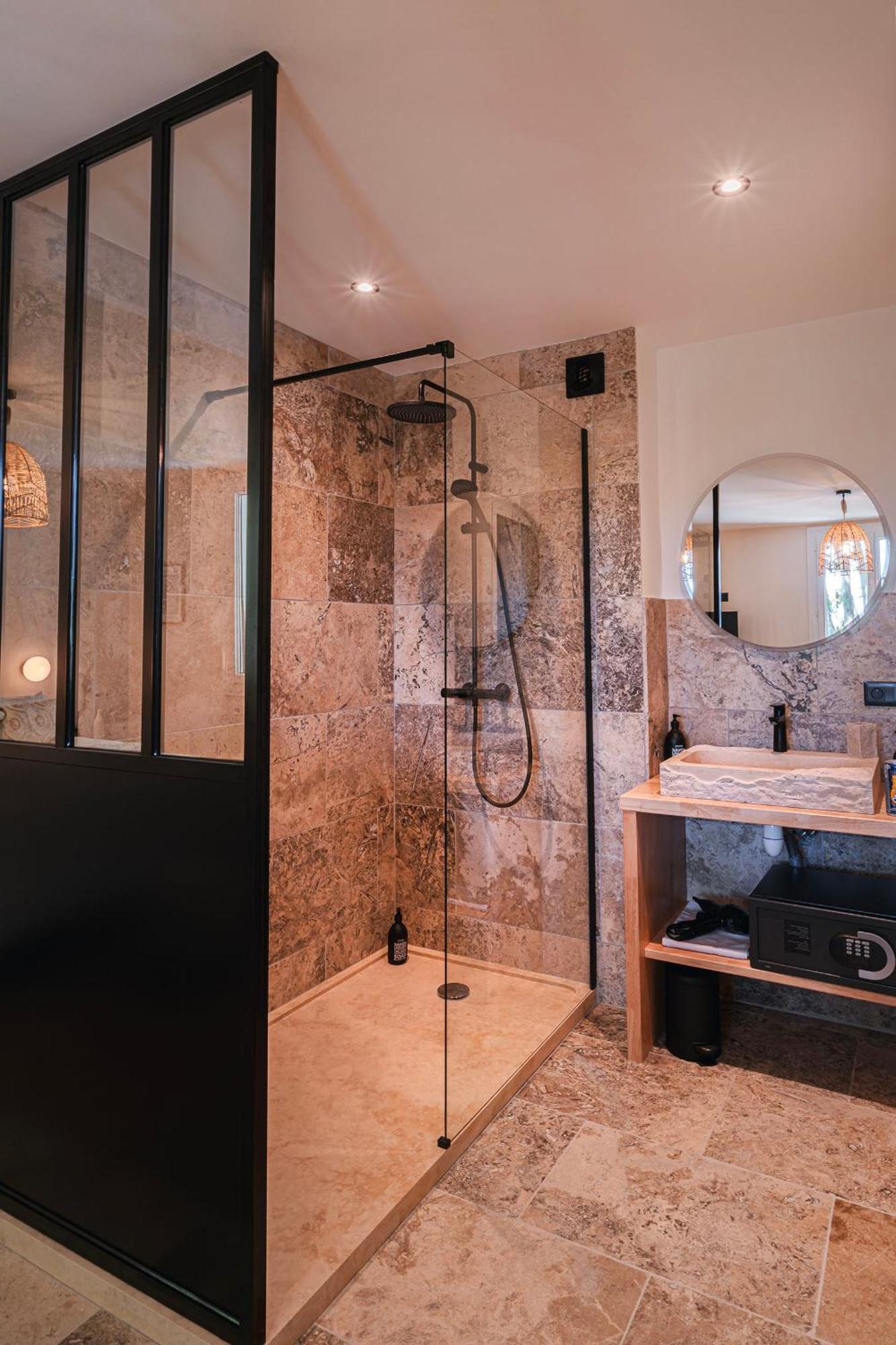Les Suites De L'Etang Cucuron Luaran gambar