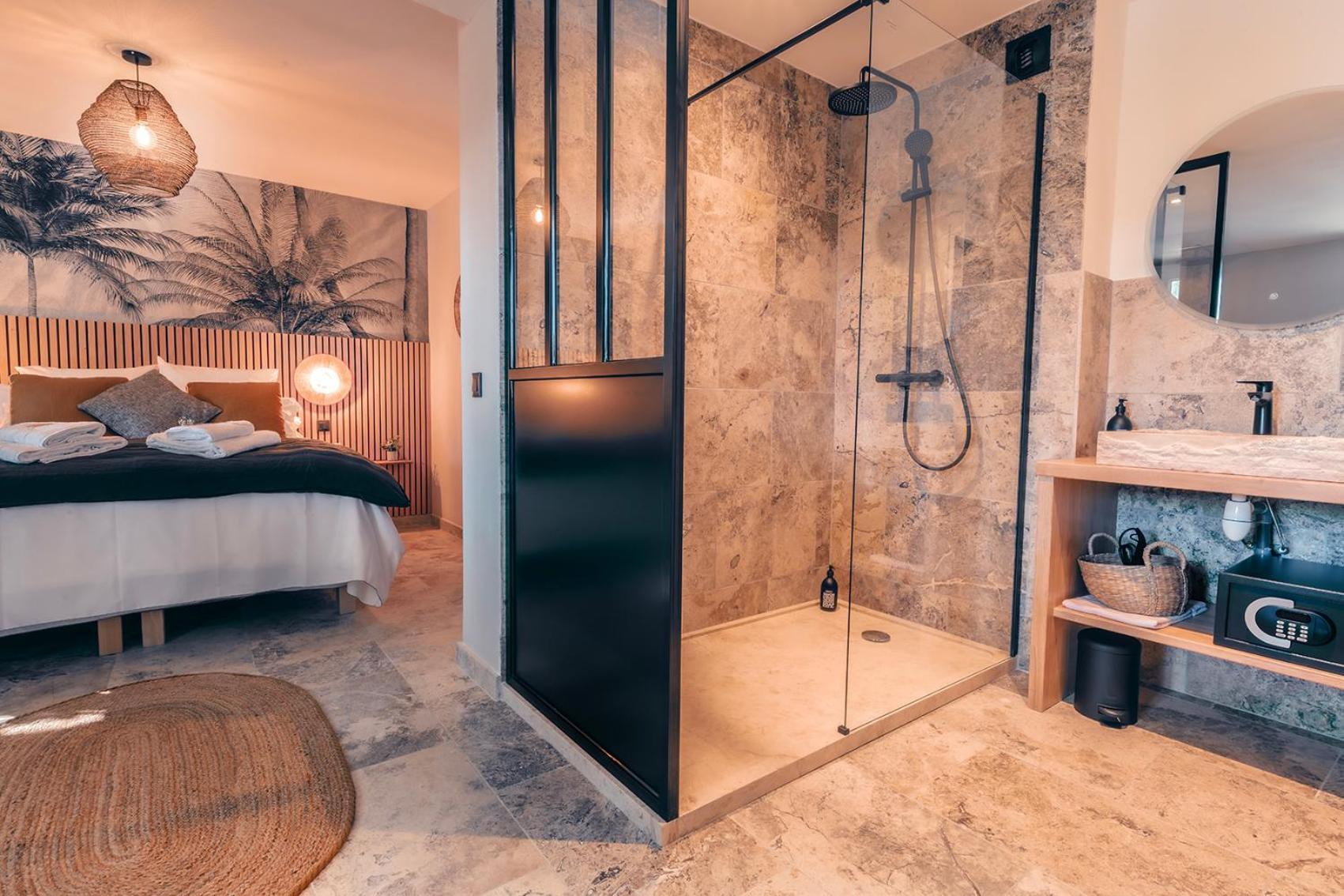 Les Suites De L'Etang Cucuron Luaran gambar