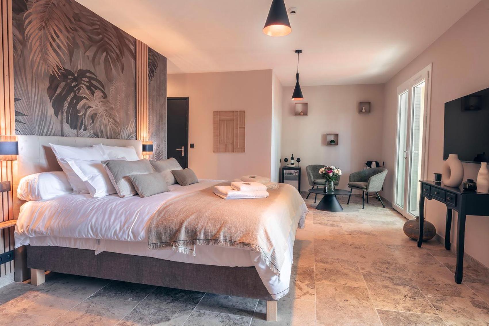 Les Suites De L'Etang Cucuron Luaran gambar