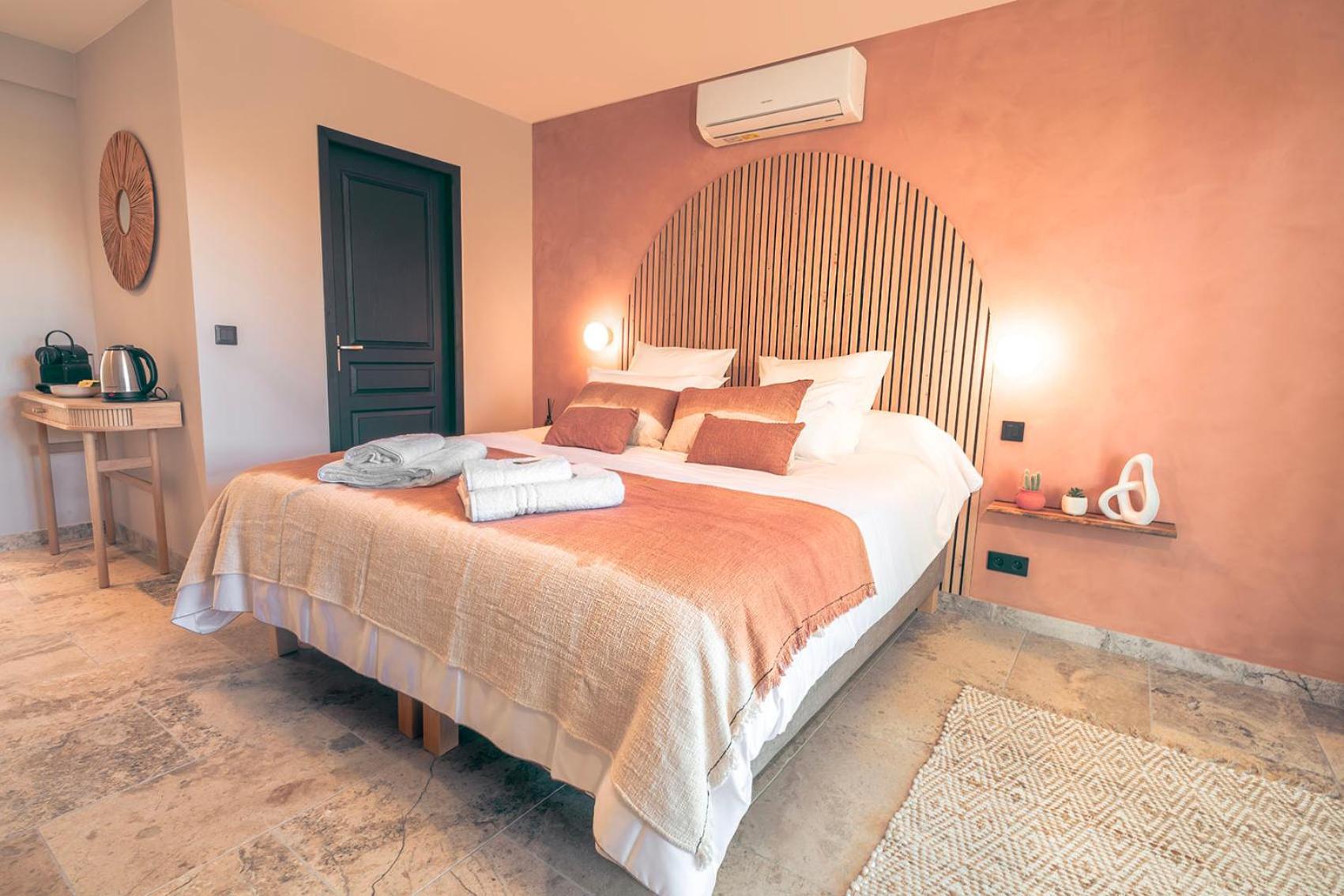 Les Suites De L'Etang Cucuron Luaran gambar