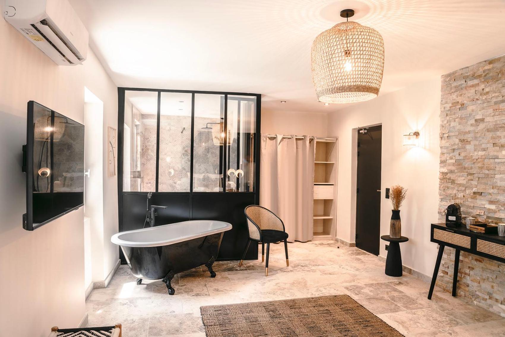 Les Suites De L'Etang Cucuron Luaran gambar