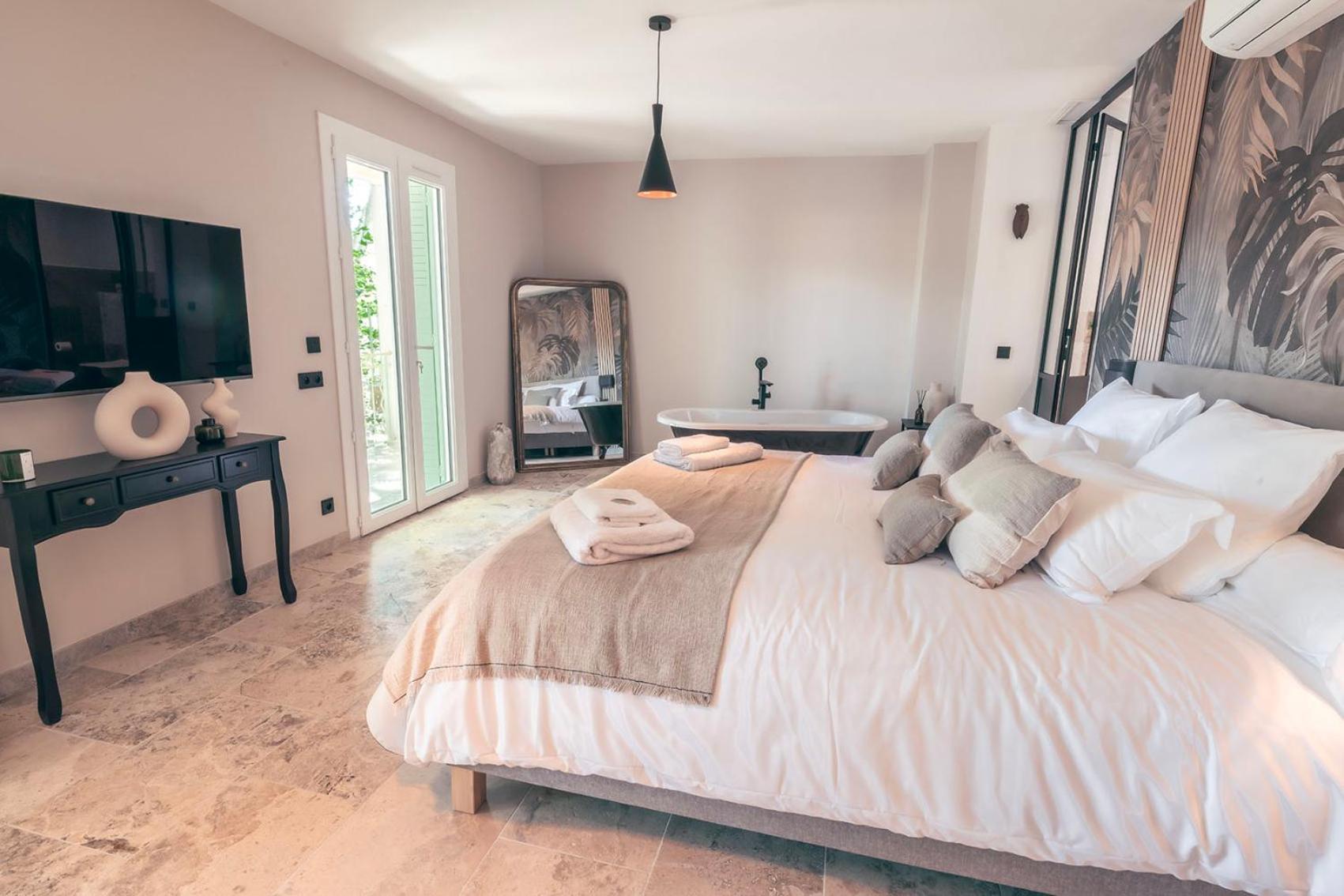Les Suites De L'Etang Cucuron Luaran gambar