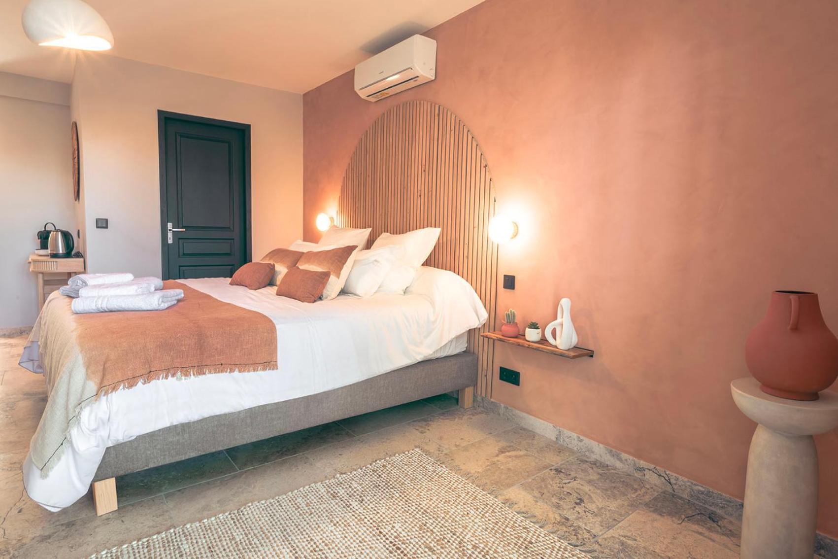 Les Suites De L'Etang Cucuron Luaran gambar