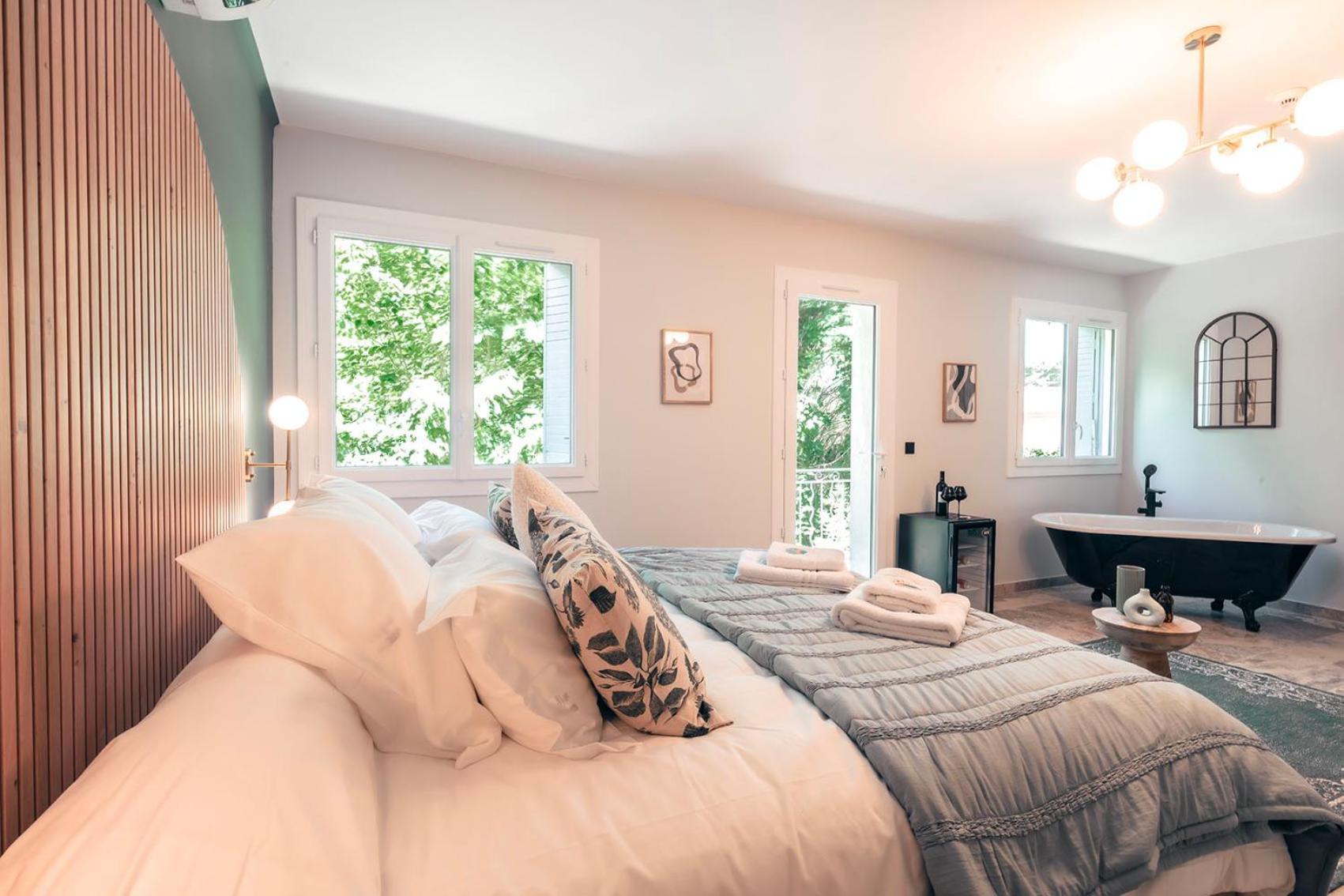 Les Suites De L'Etang Cucuron Luaran gambar