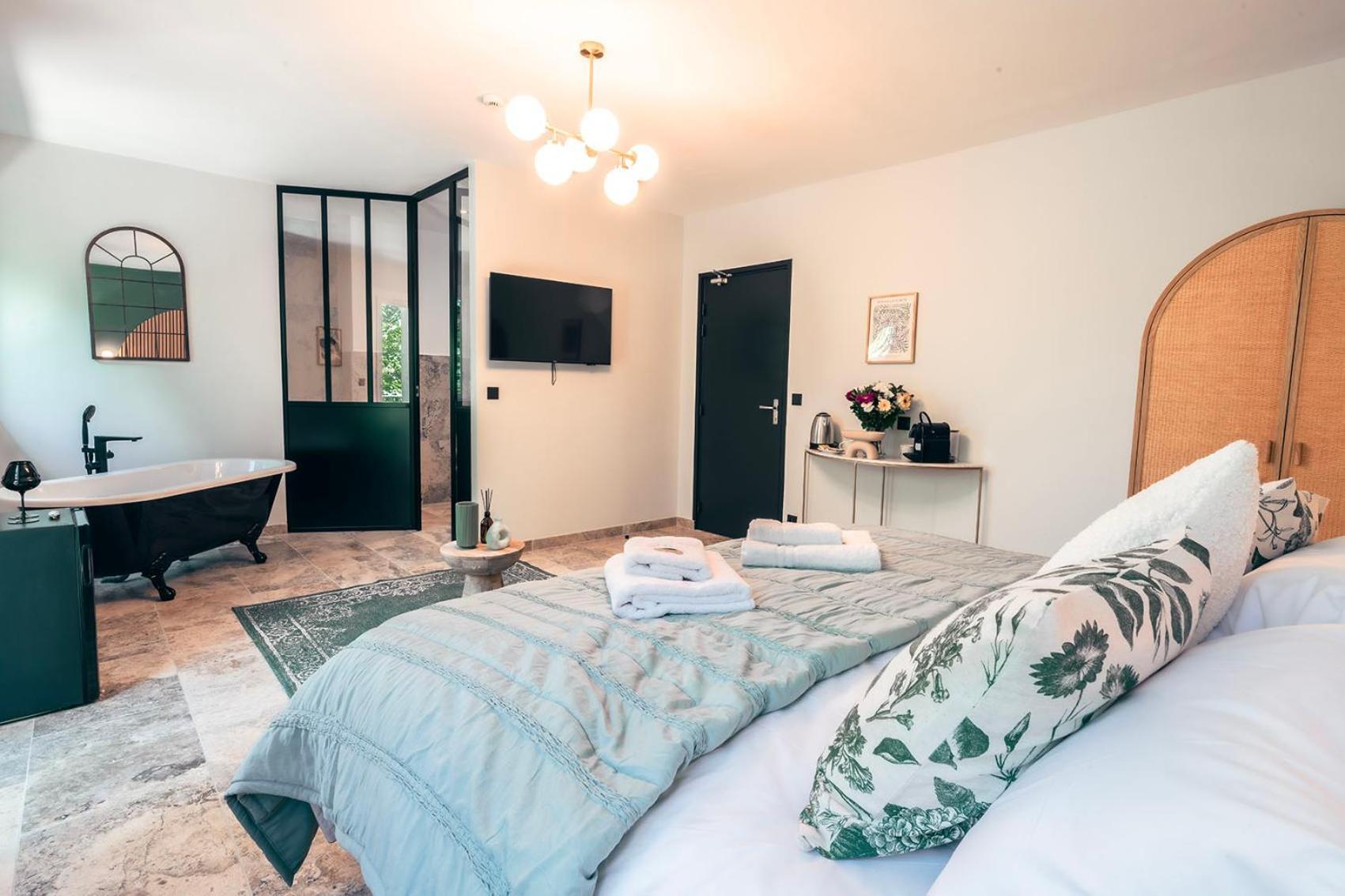 Les Suites De L'Etang Cucuron Luaran gambar